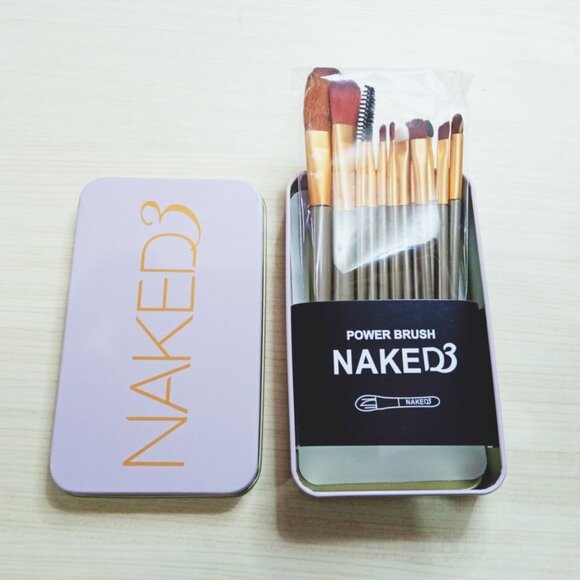 NEW ✅ NAKED 3 ~ 12 PIECE BRUSH SET ⭐ NEW IN TIN BOX - Picture 2 of 9